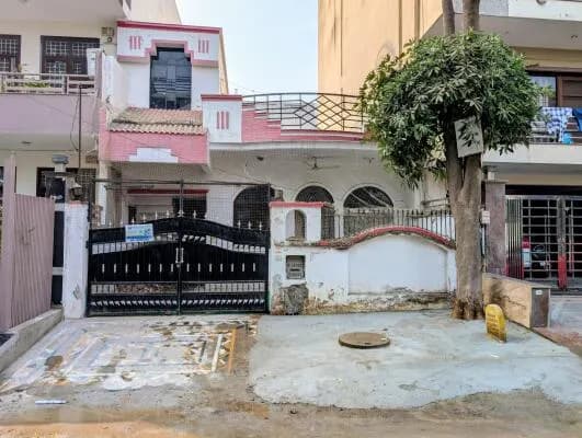 4 BHK Flat / Builder Floor in Greenfields Colony Block C, Faridabad